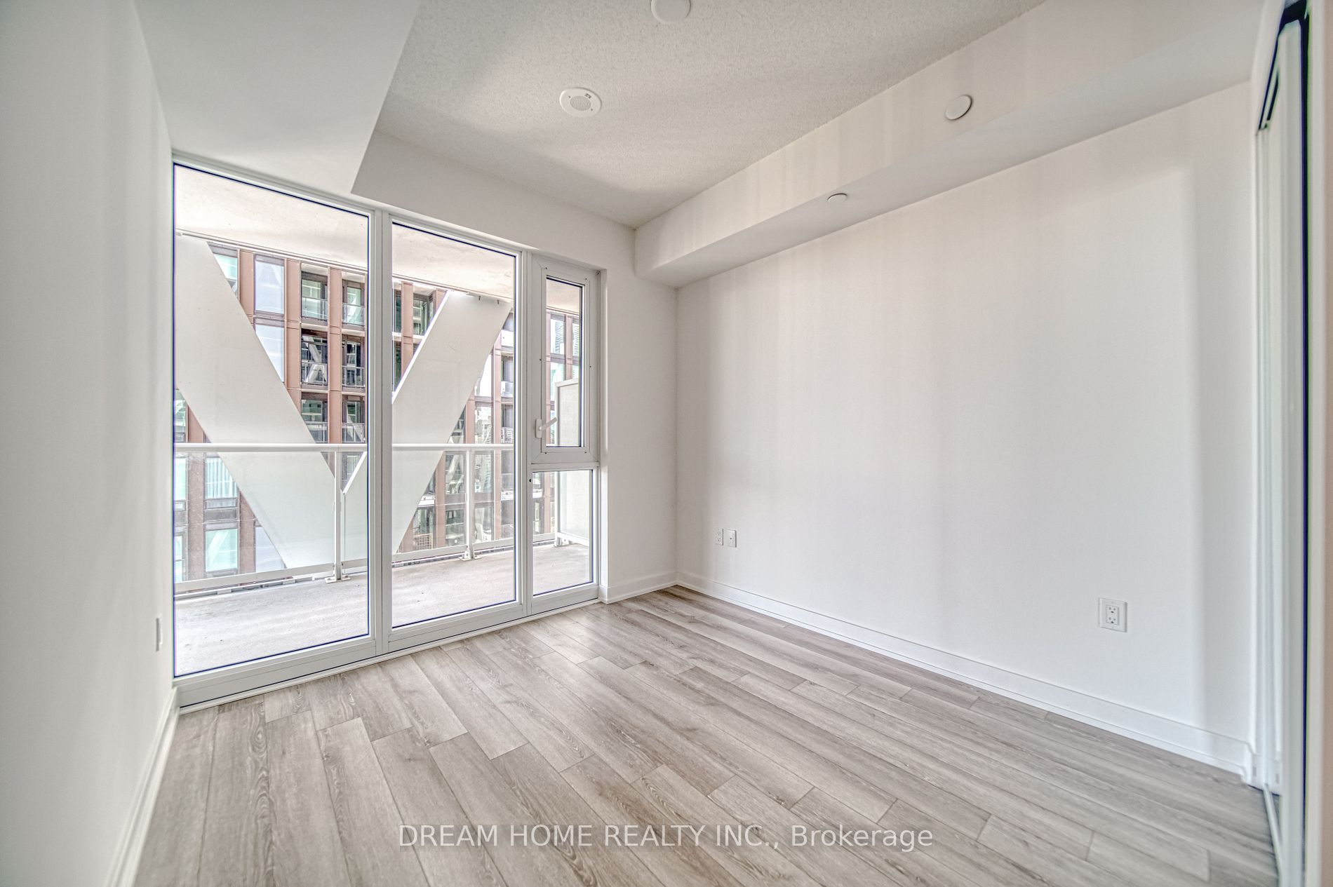 230 Simcoe St, #1921