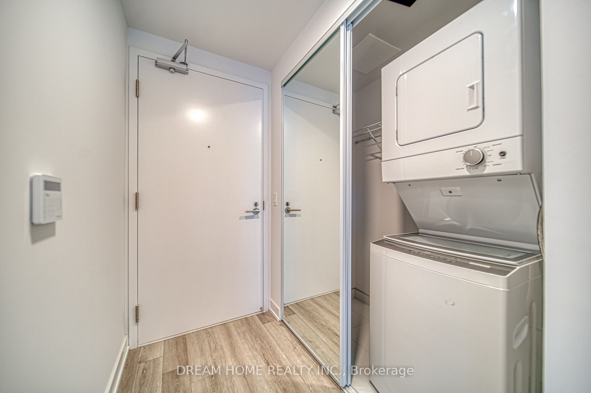 230 Simcoe St, #1921