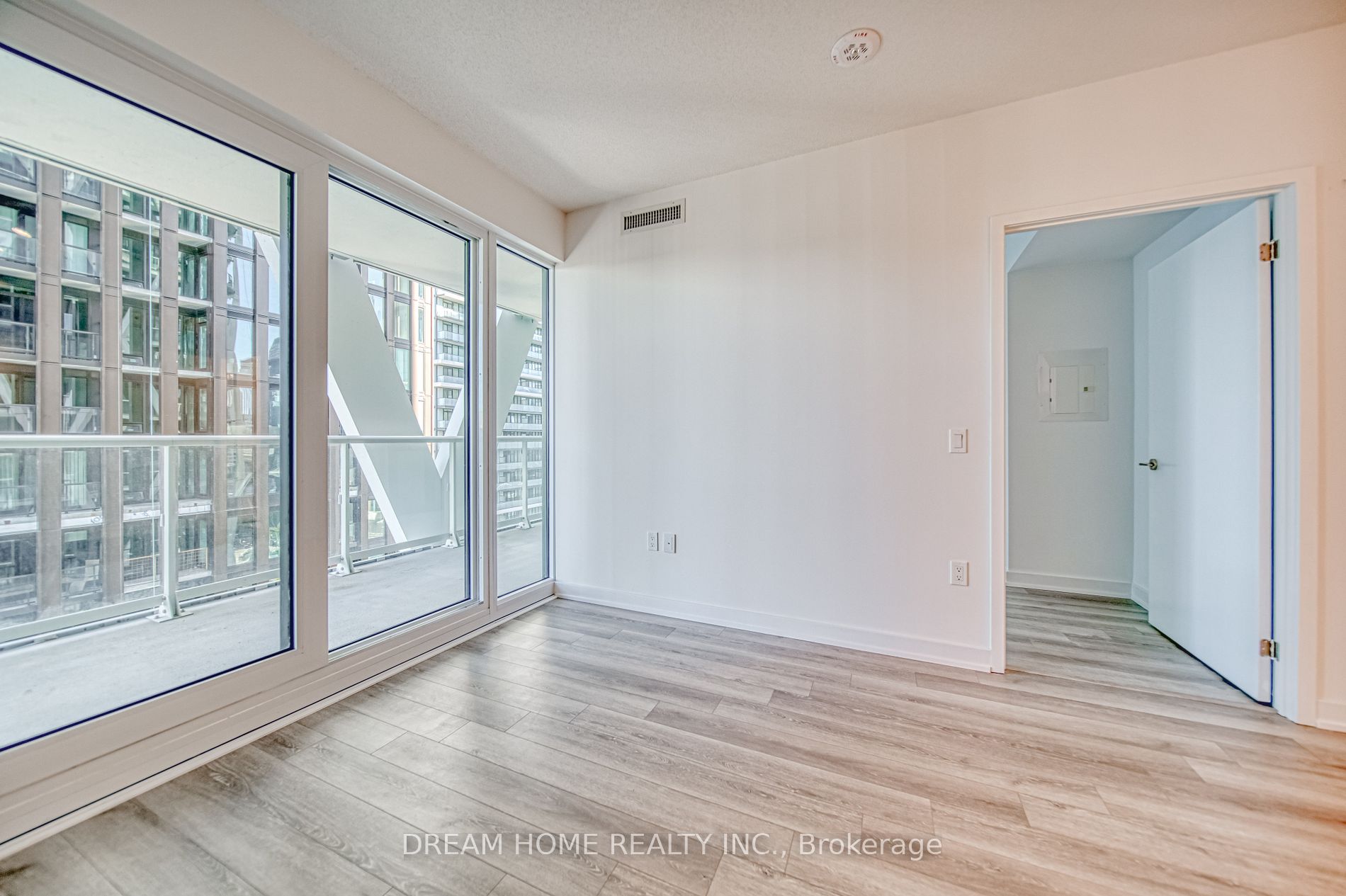 230 Simcoe St, #1921
