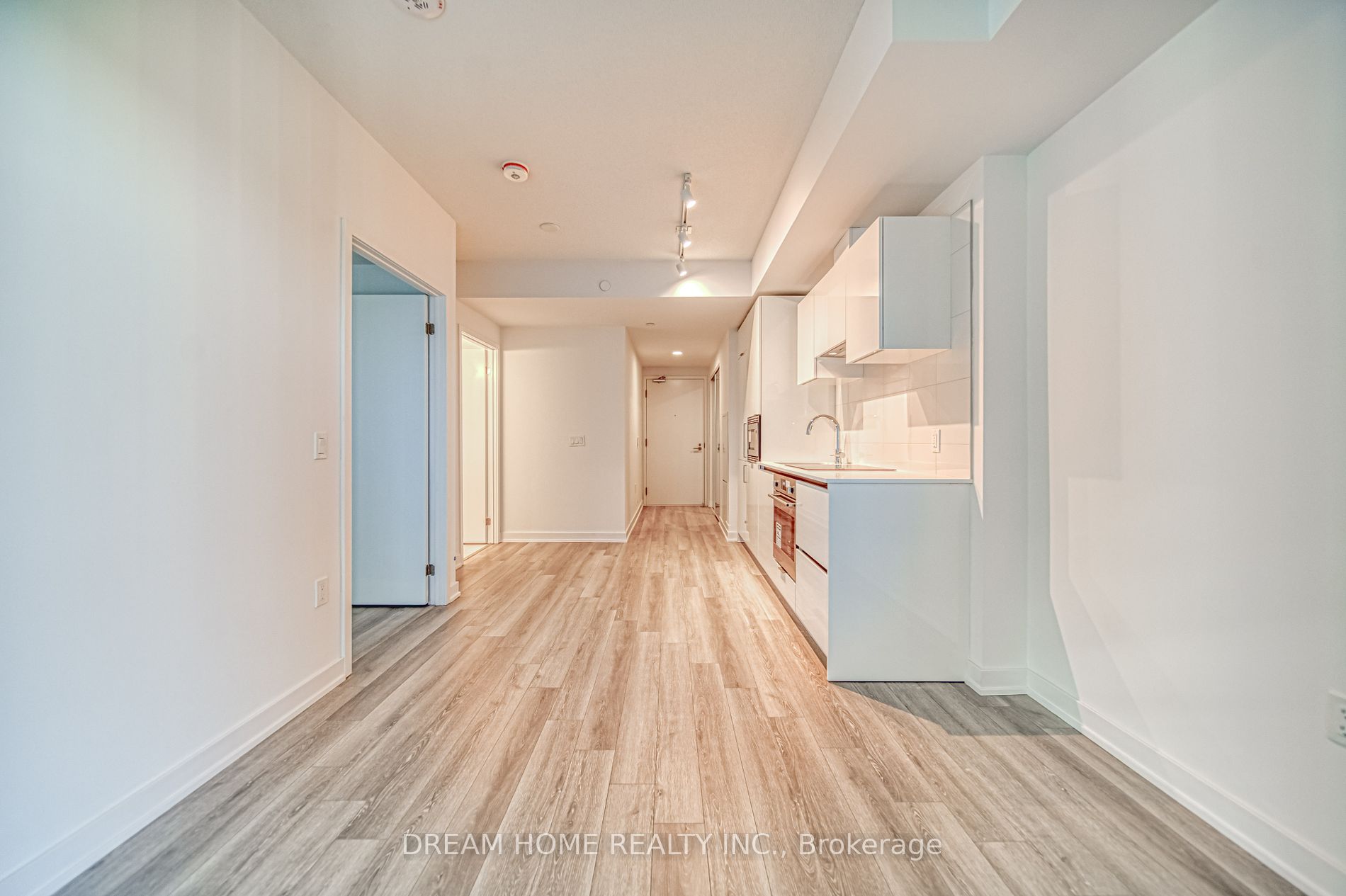 230 Simcoe St, #1921