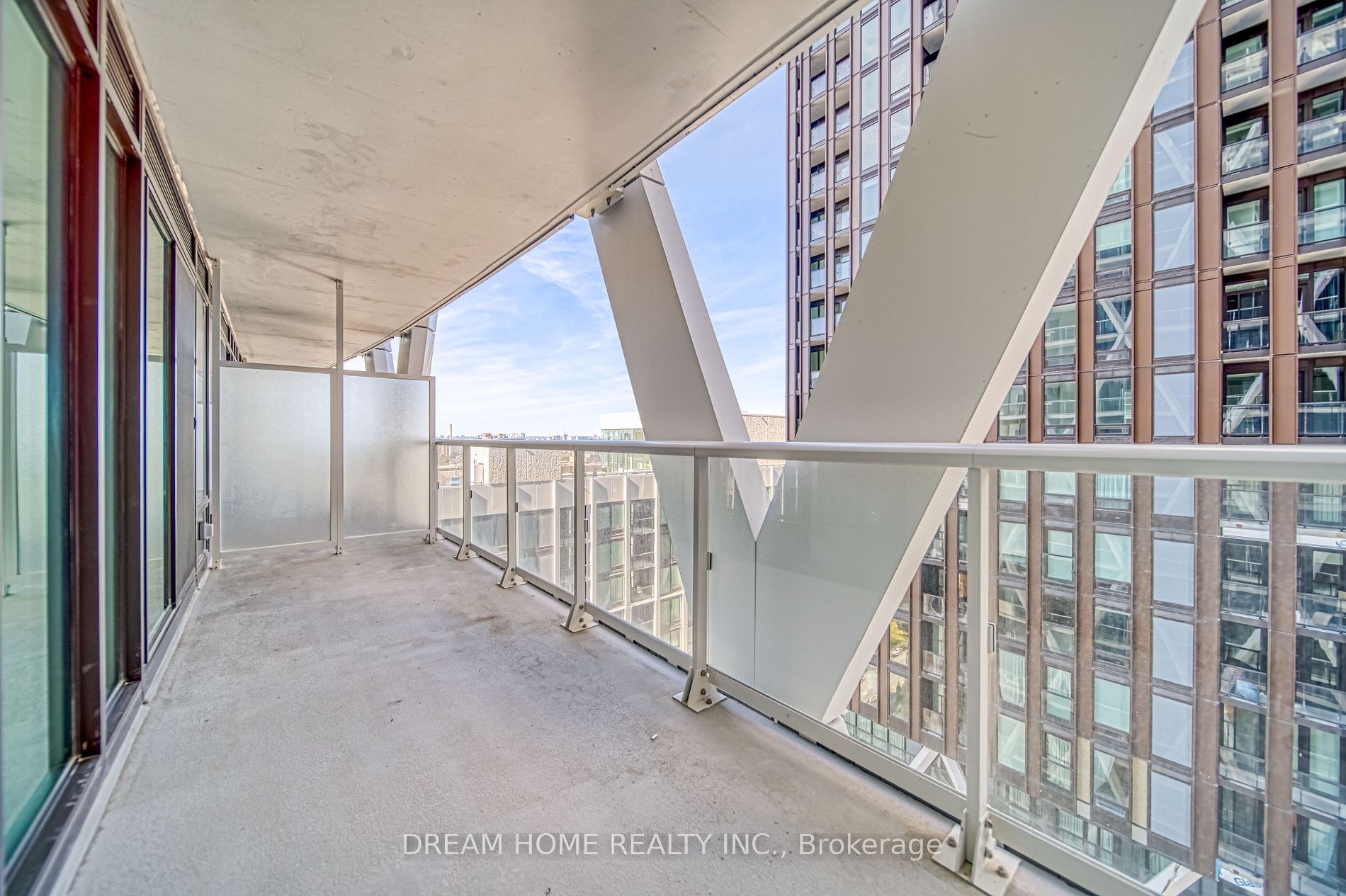230 Simcoe St, #1921