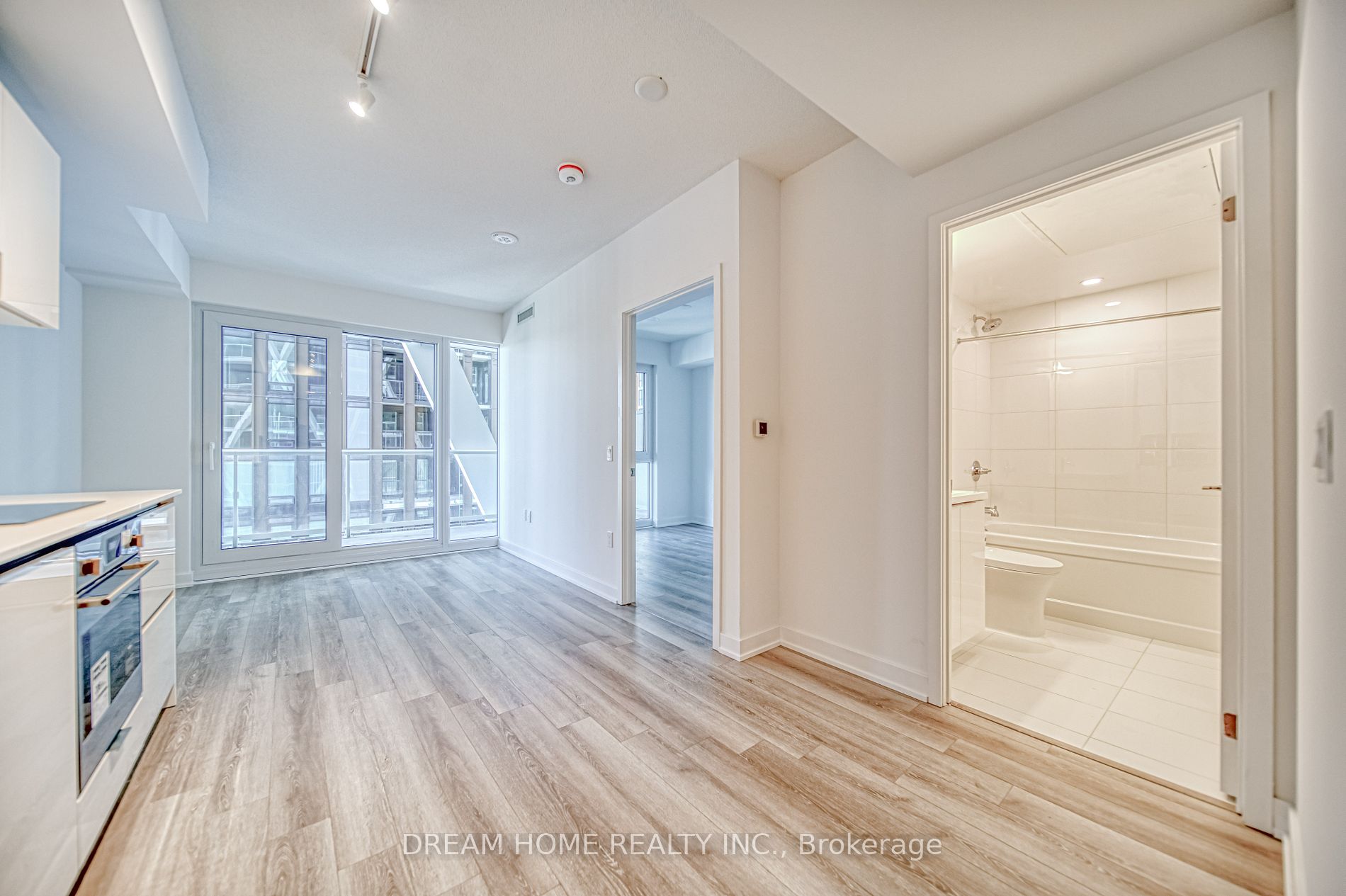 230 Simcoe St, #1921