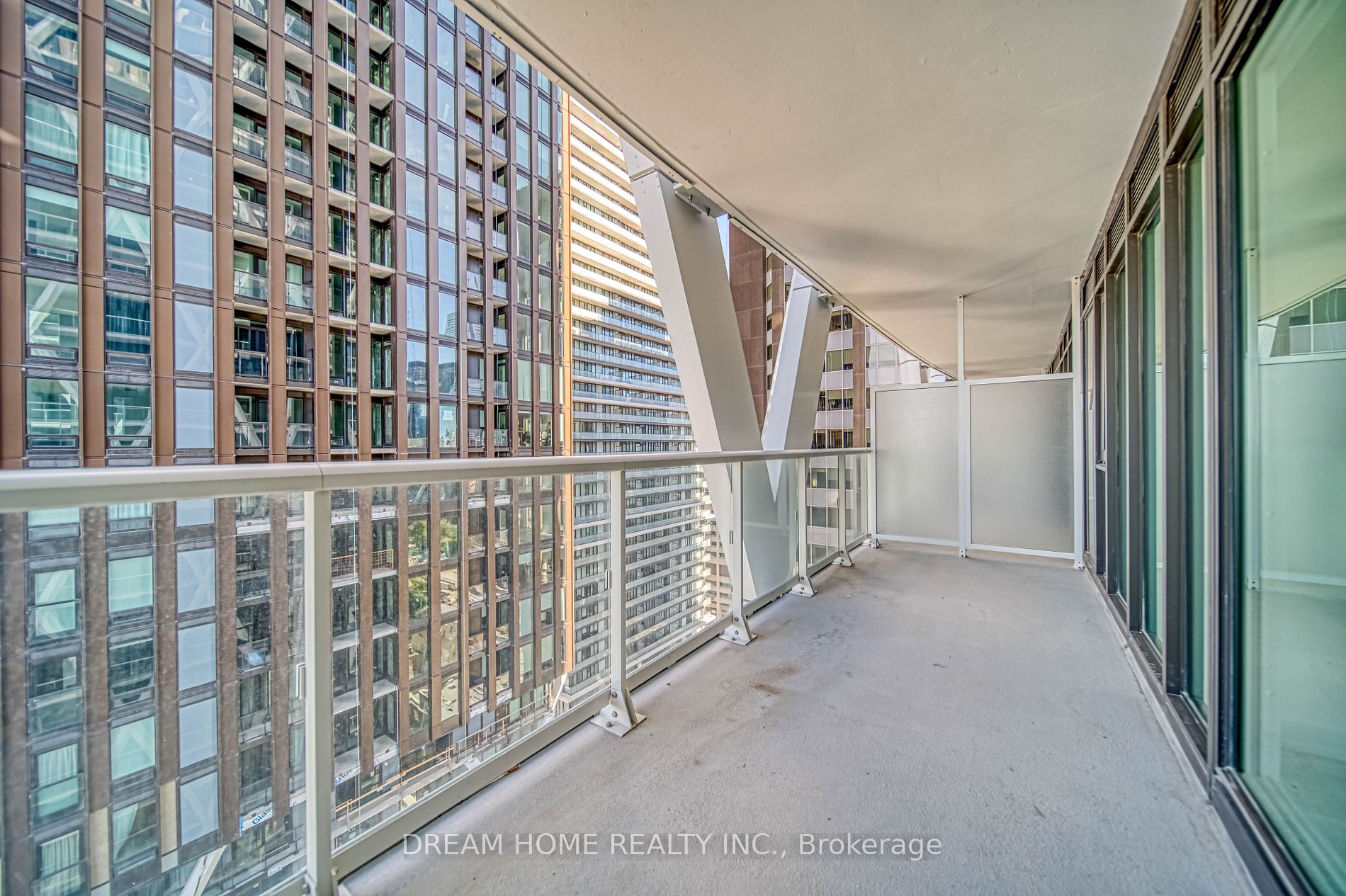 230 Simcoe St, #1921