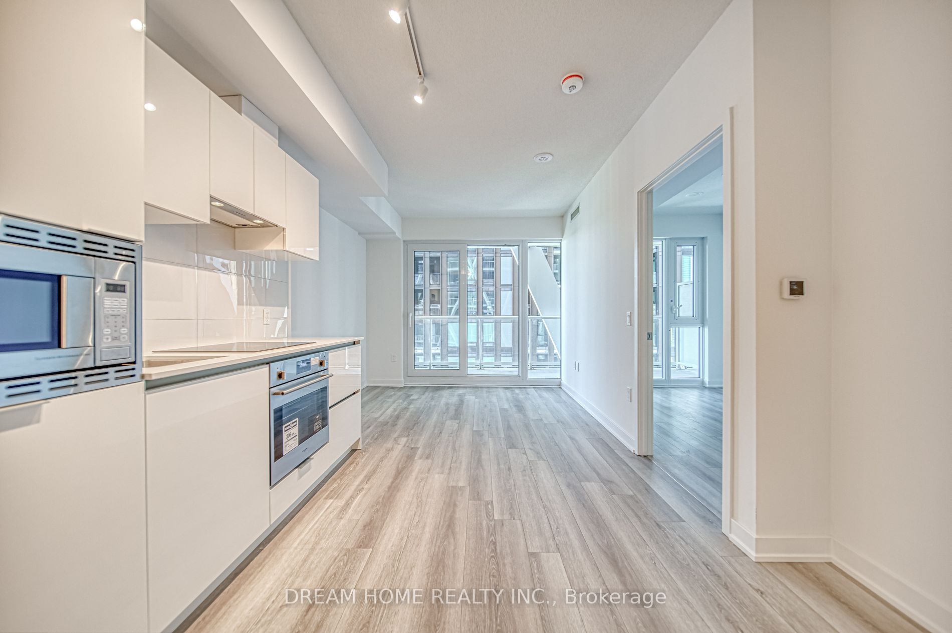 230 Simcoe St, #1921