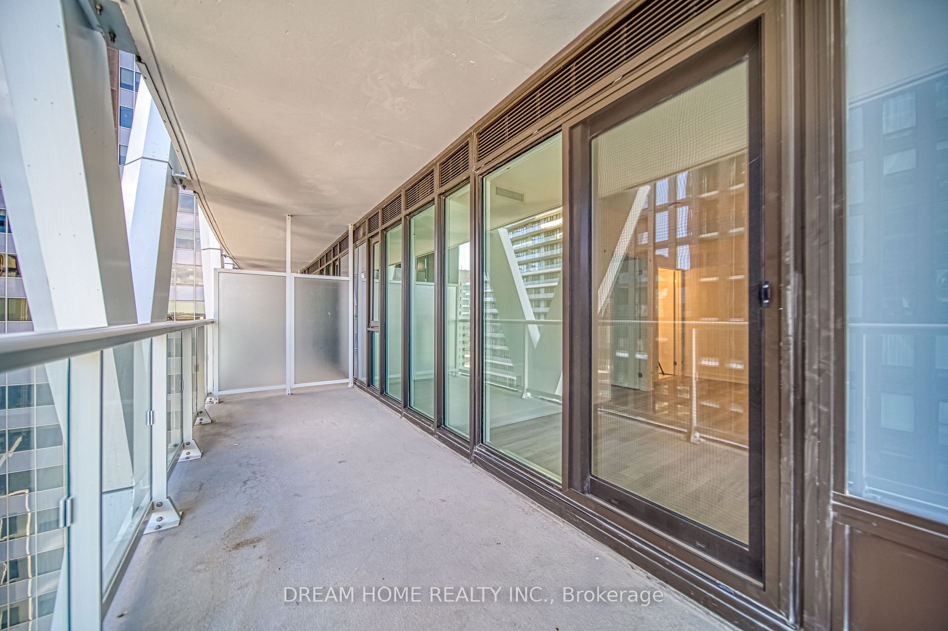 230 Simcoe St, #1921