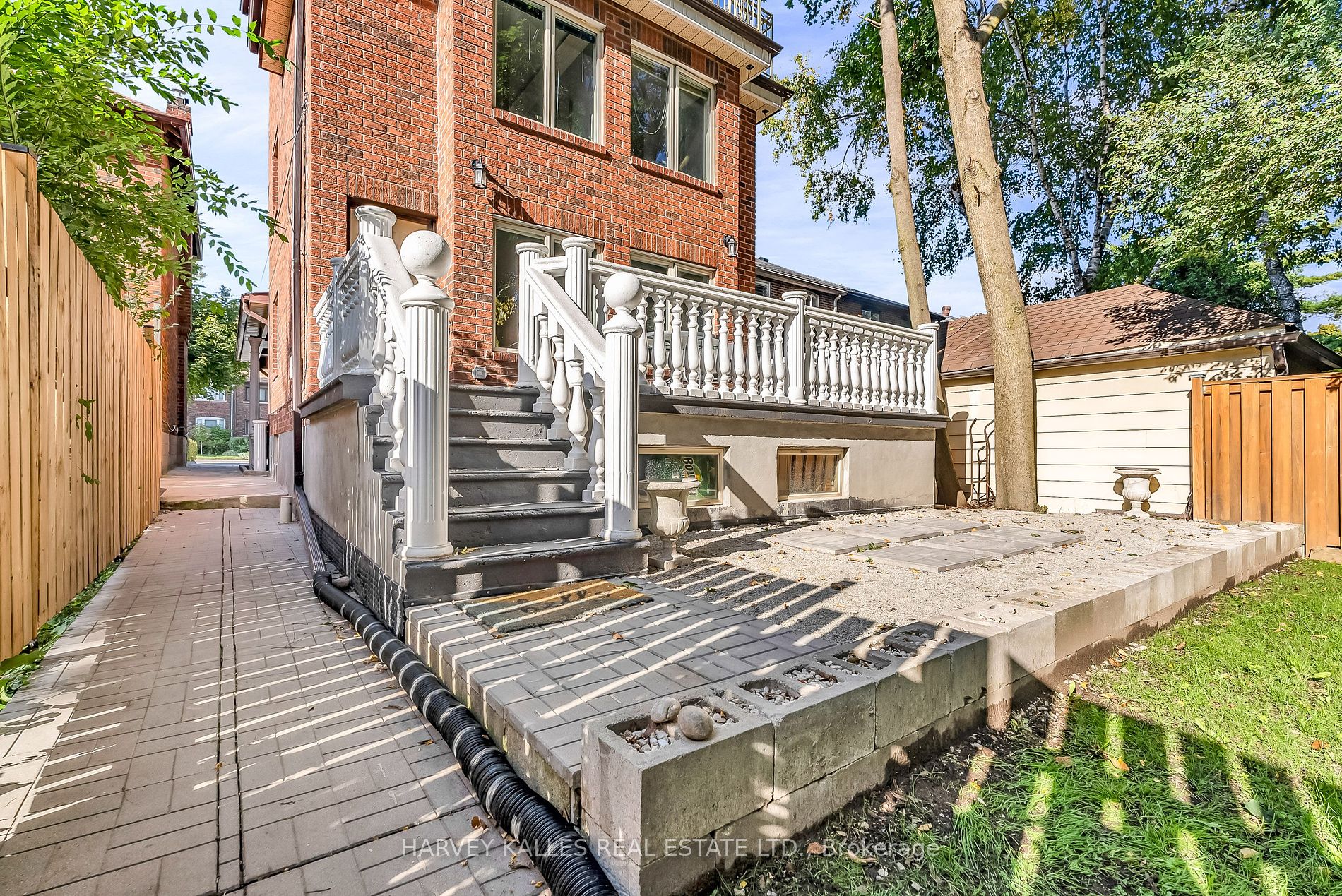 759 Eglinton Ave E