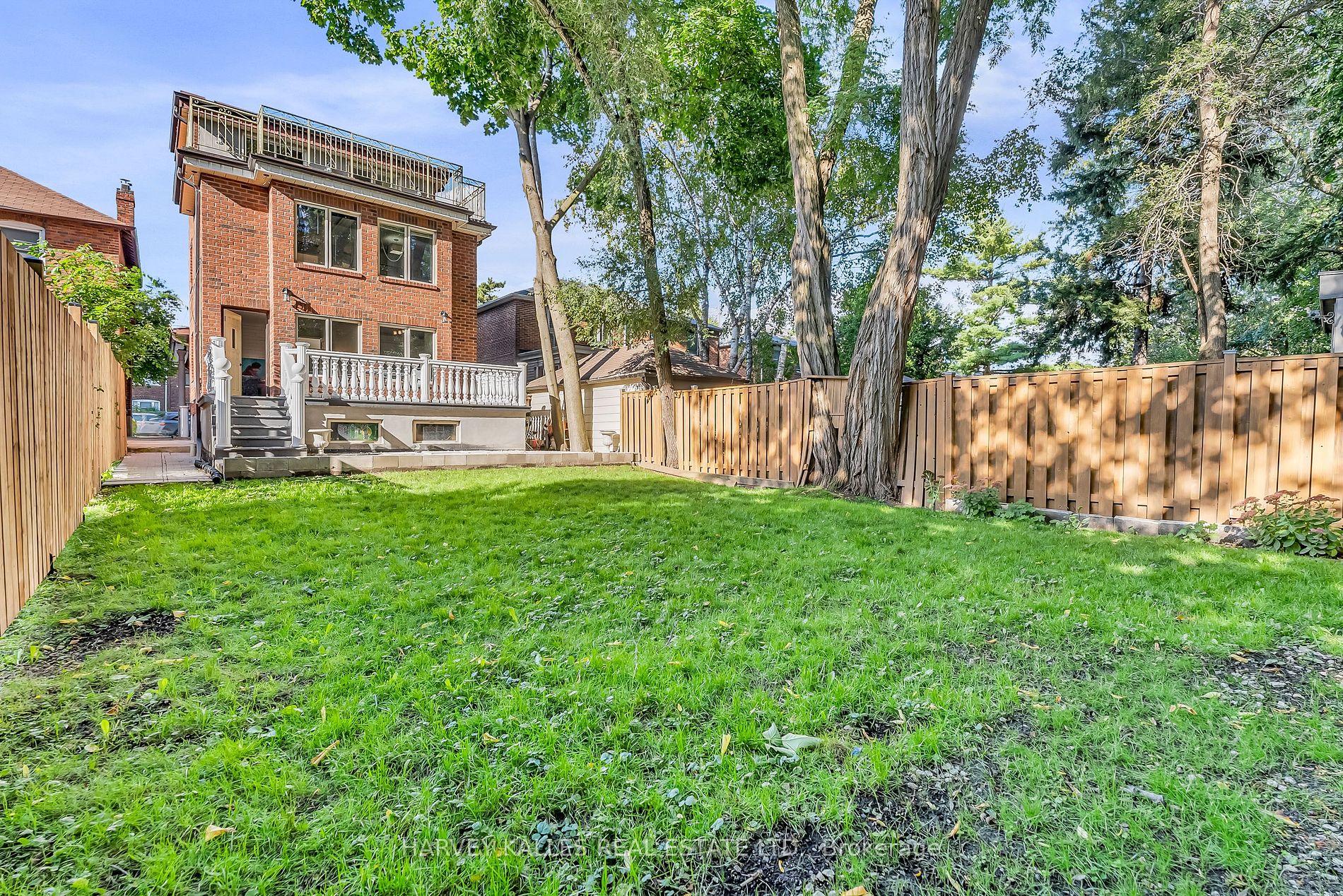 759 Eglinton Ave E
