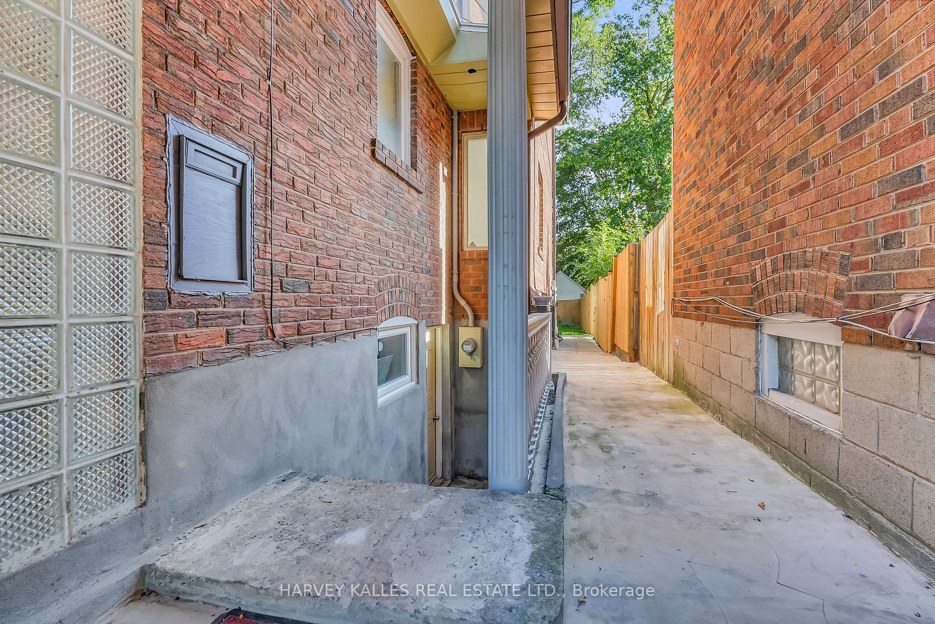 759 Eglinton Ave E