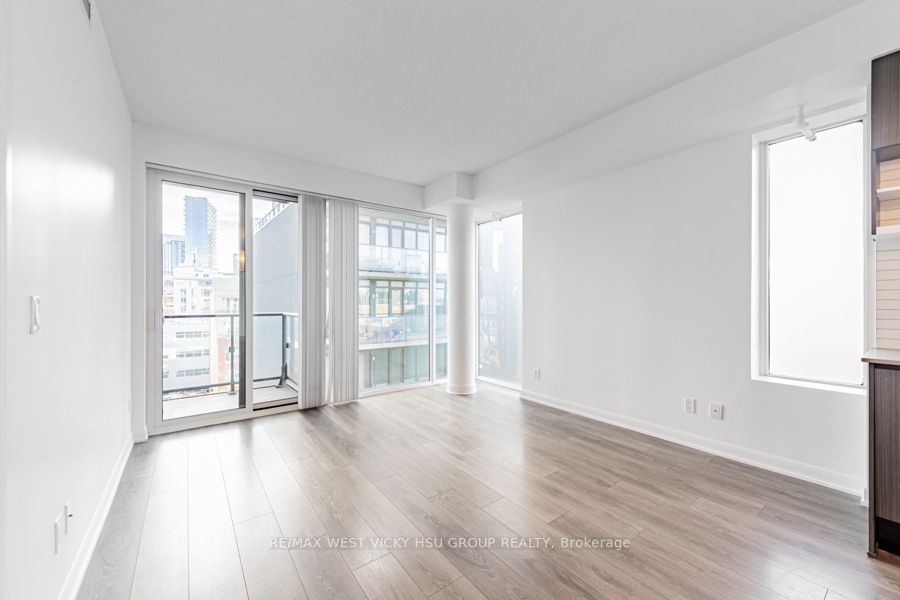 435 Richmond St W, #810