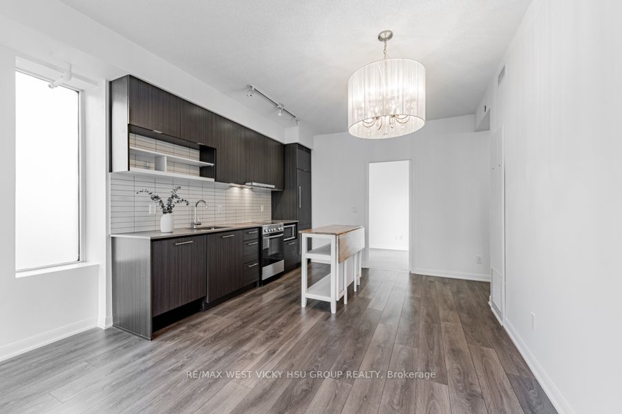 435 Richmond St W, #810