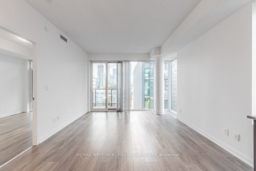 435 Richmond St W, #810