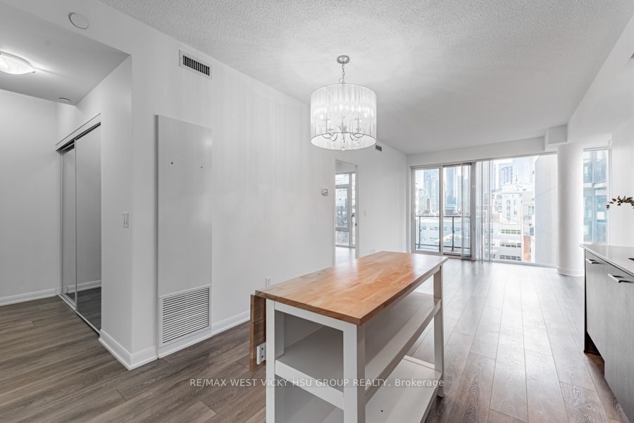 435 Richmond St W, #810