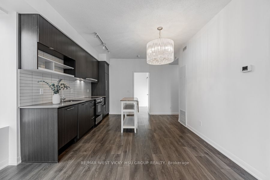 435 Richmond St W, #810