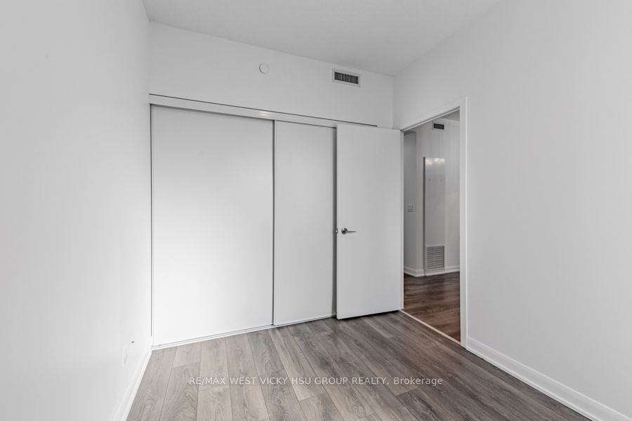 435 Richmond St W, #810