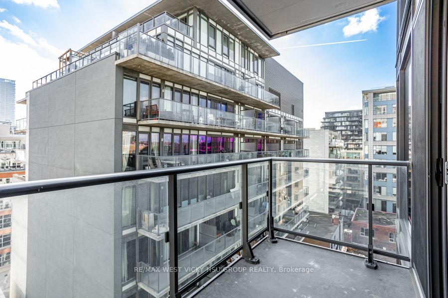 435 Richmond St W, #810