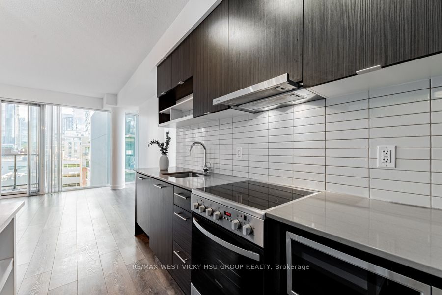 435 Richmond St W, #810