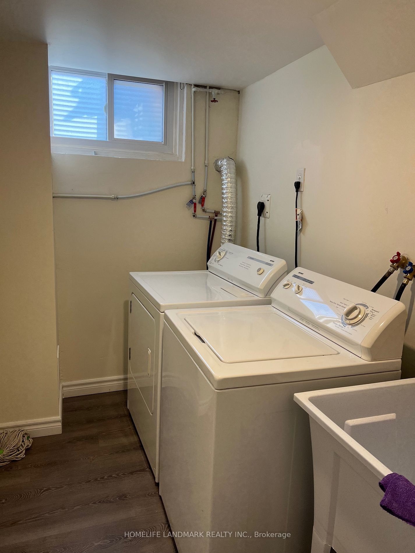 202 Lynedock Cres