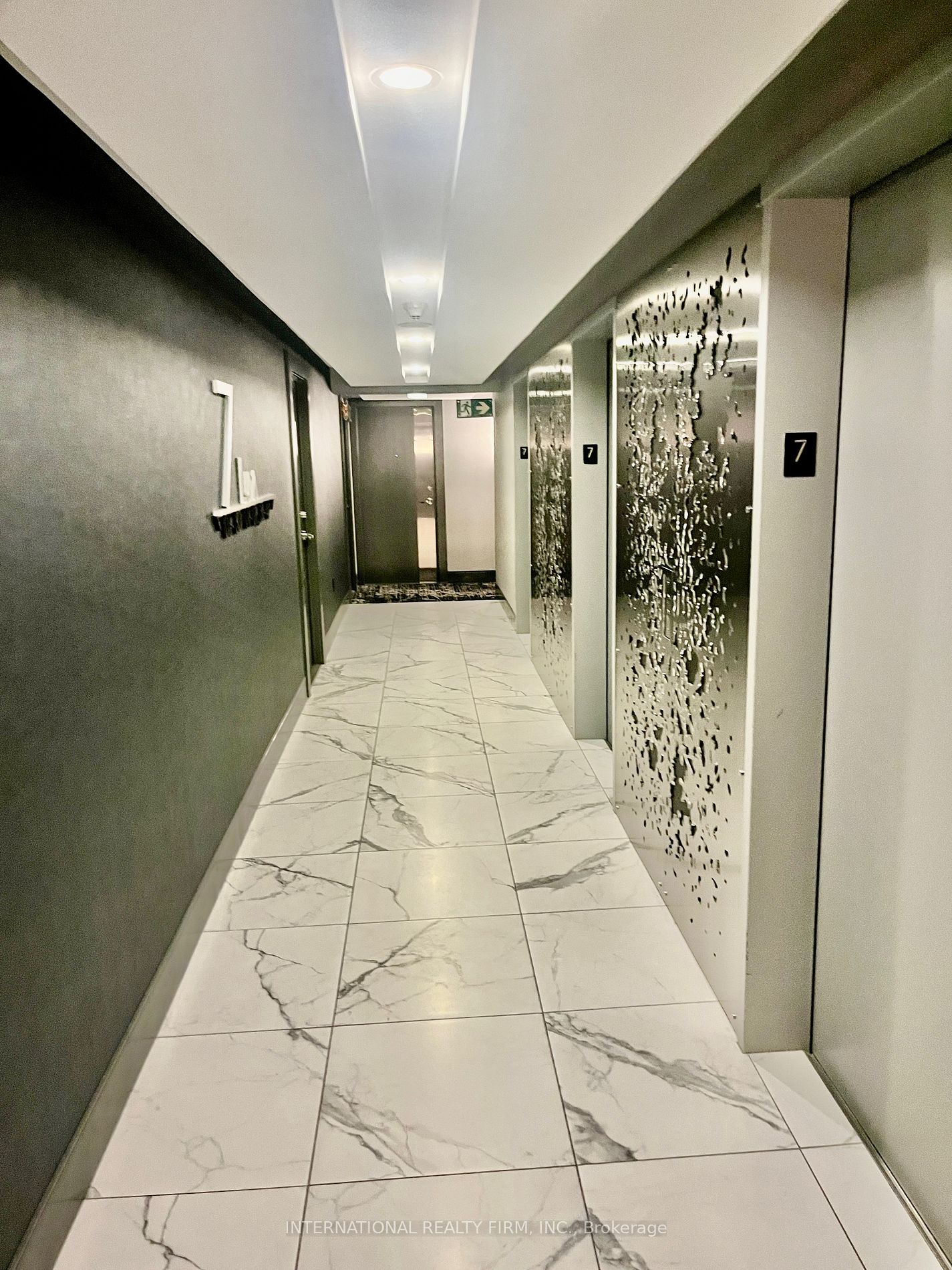 8 Telegram Mews, #703