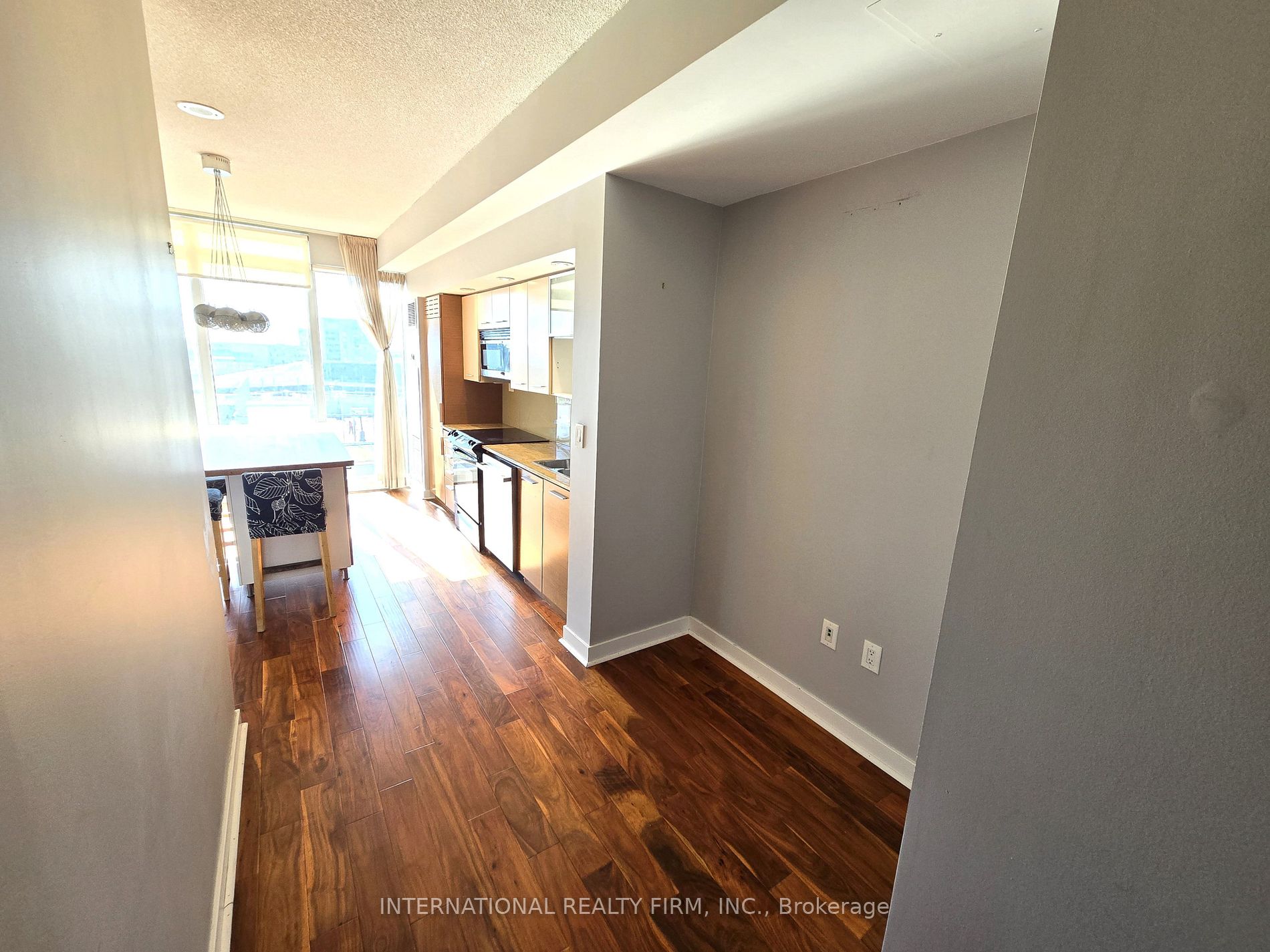 8 Telegram Mews, #703