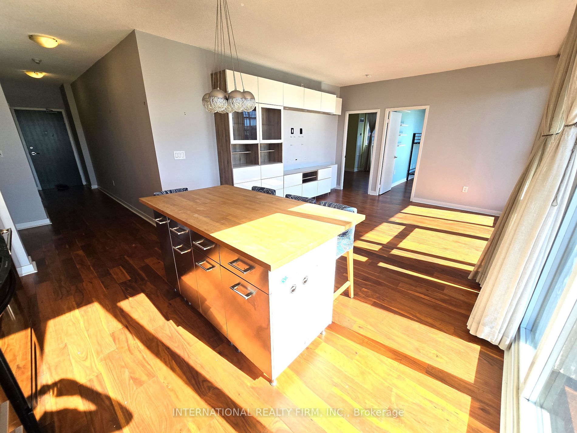 8 Telegram Mews, #703