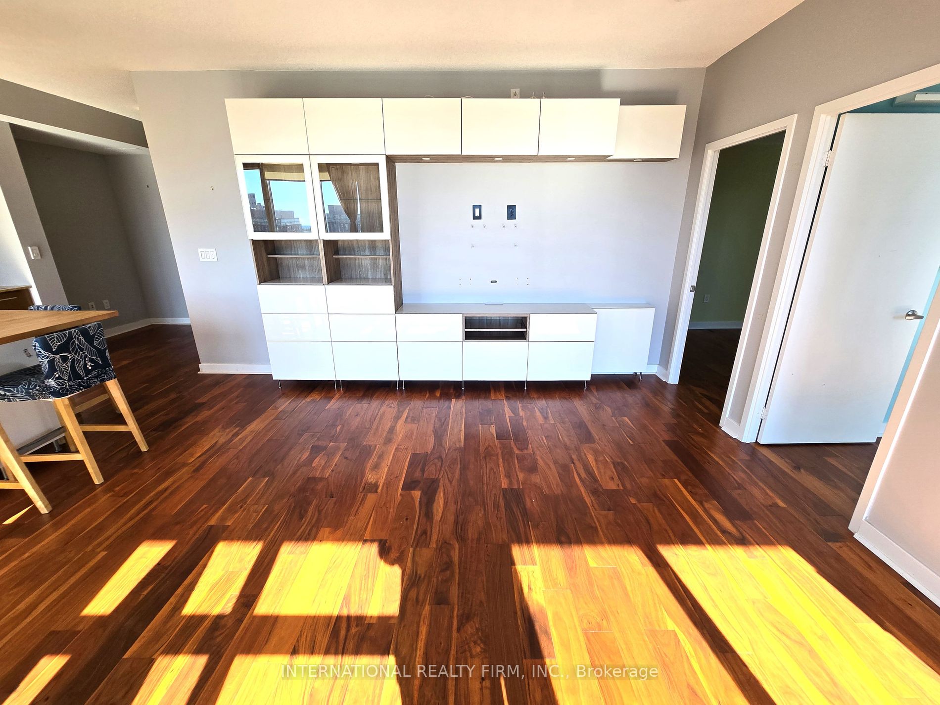 8 Telegram Mews, #703