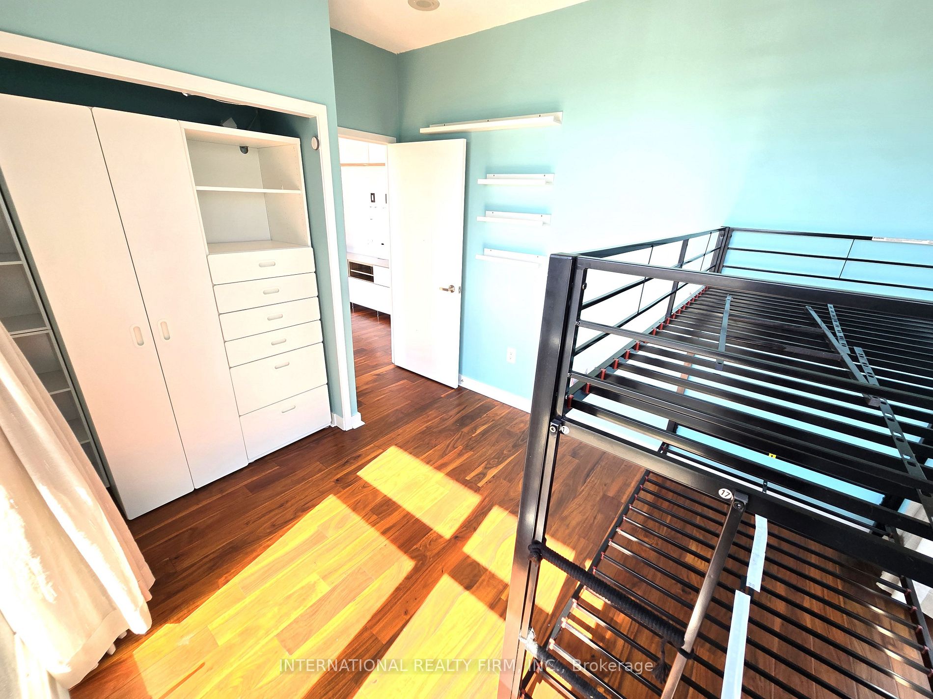 8 Telegram Mews, #703