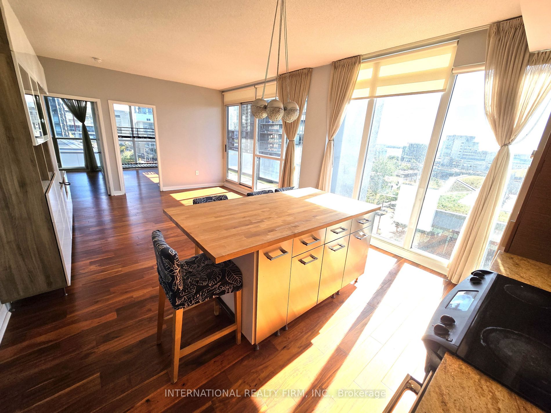 8 Telegram Mews, #703