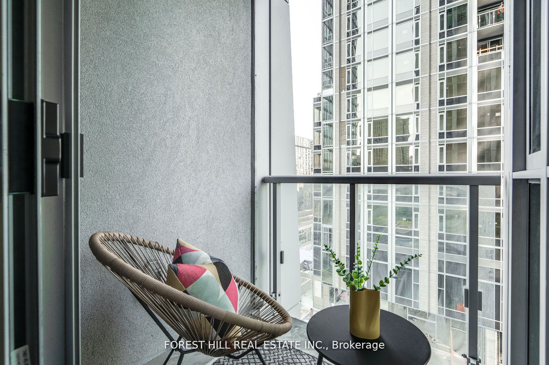 1 Yorkville Ave, #802