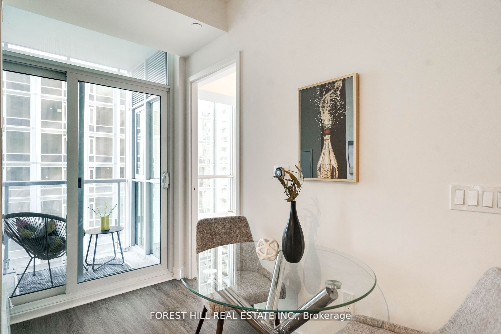1 Yorkville Ave, #802