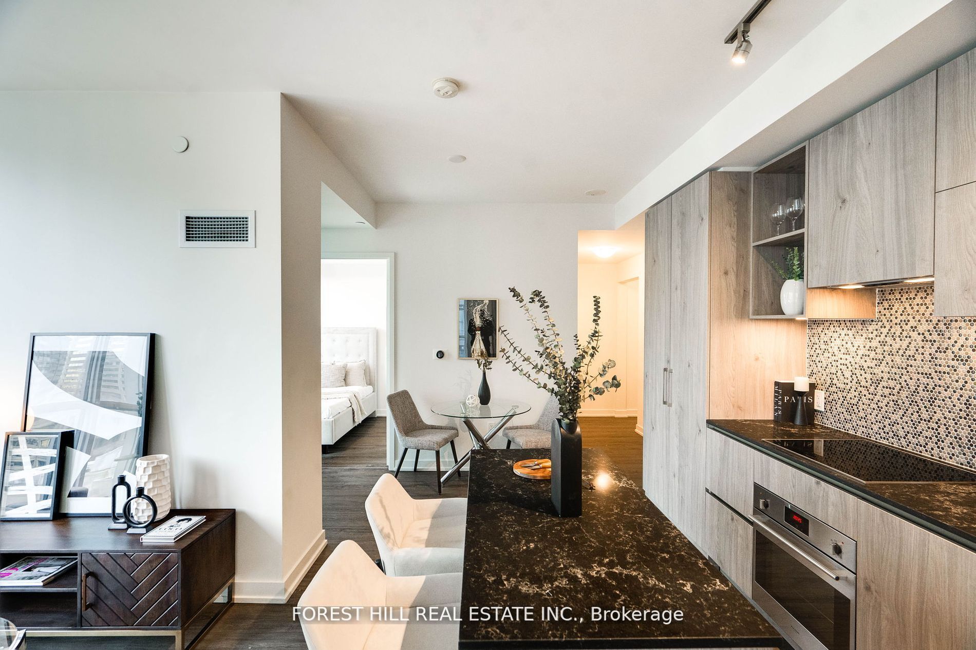 1 Yorkville Ave, #802