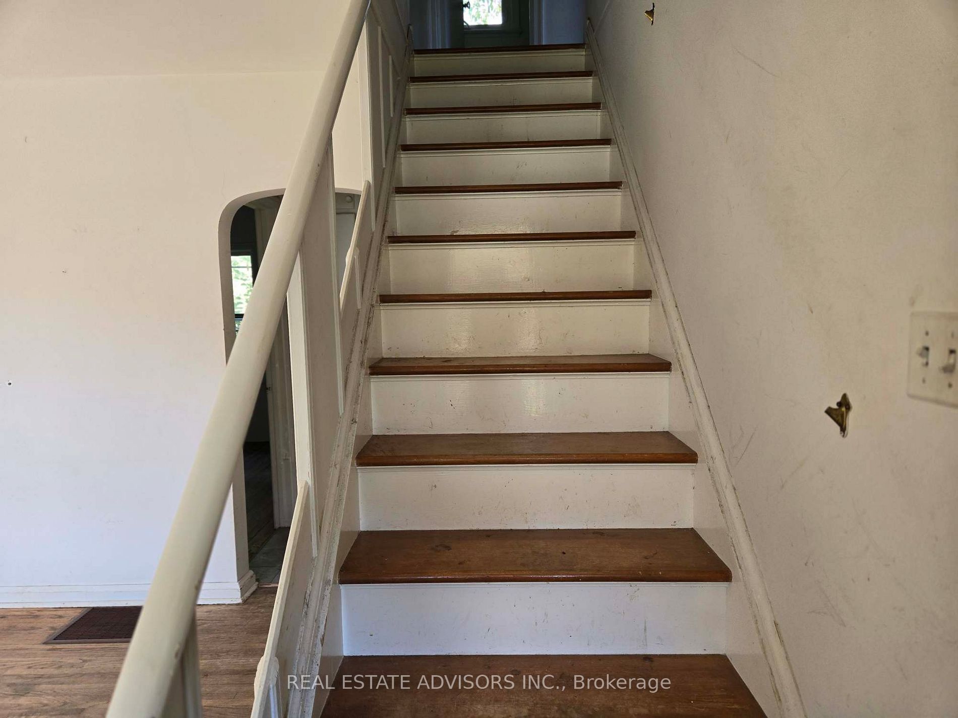 46 Devondale Ave