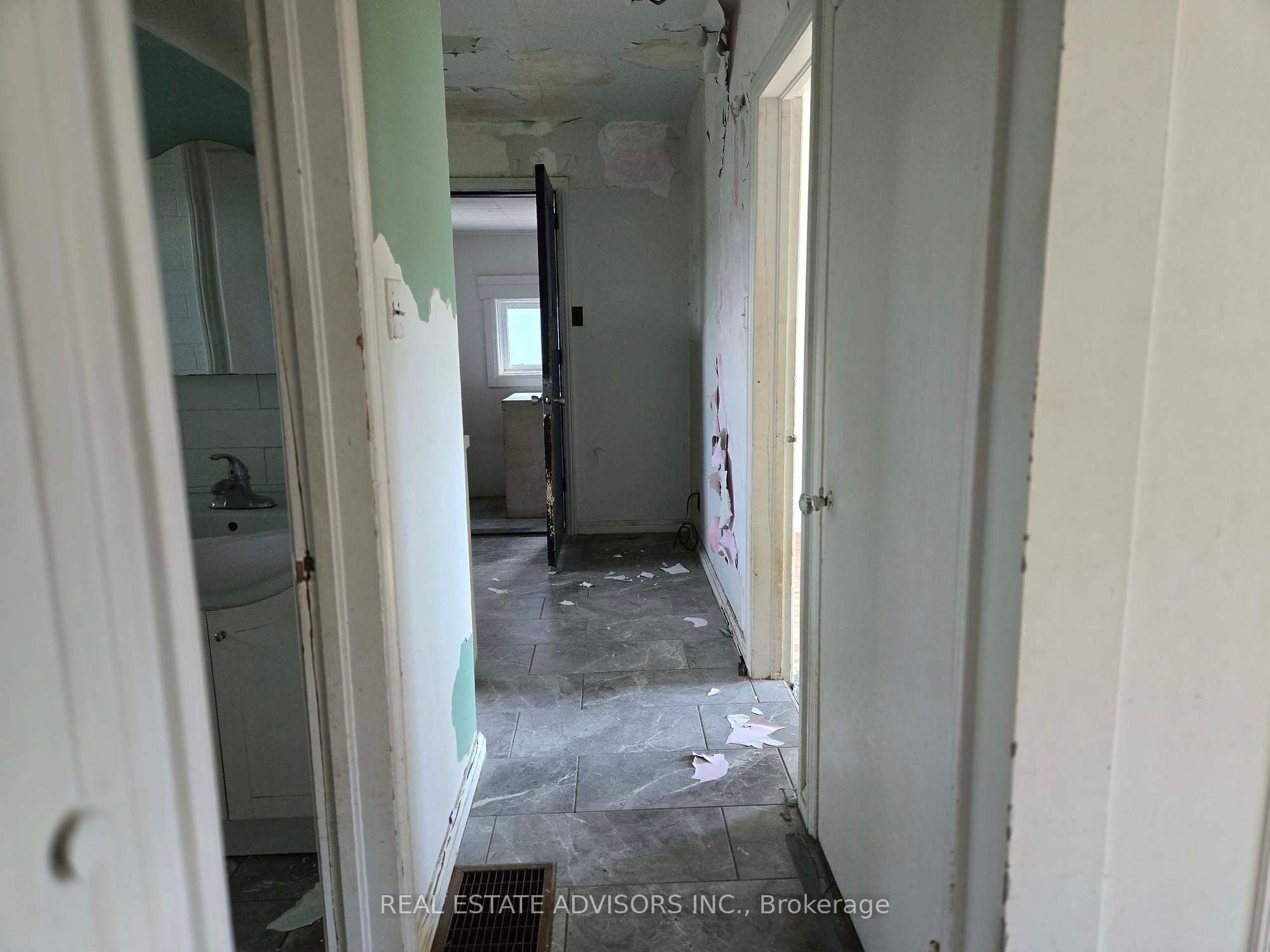 46 Devondale Ave