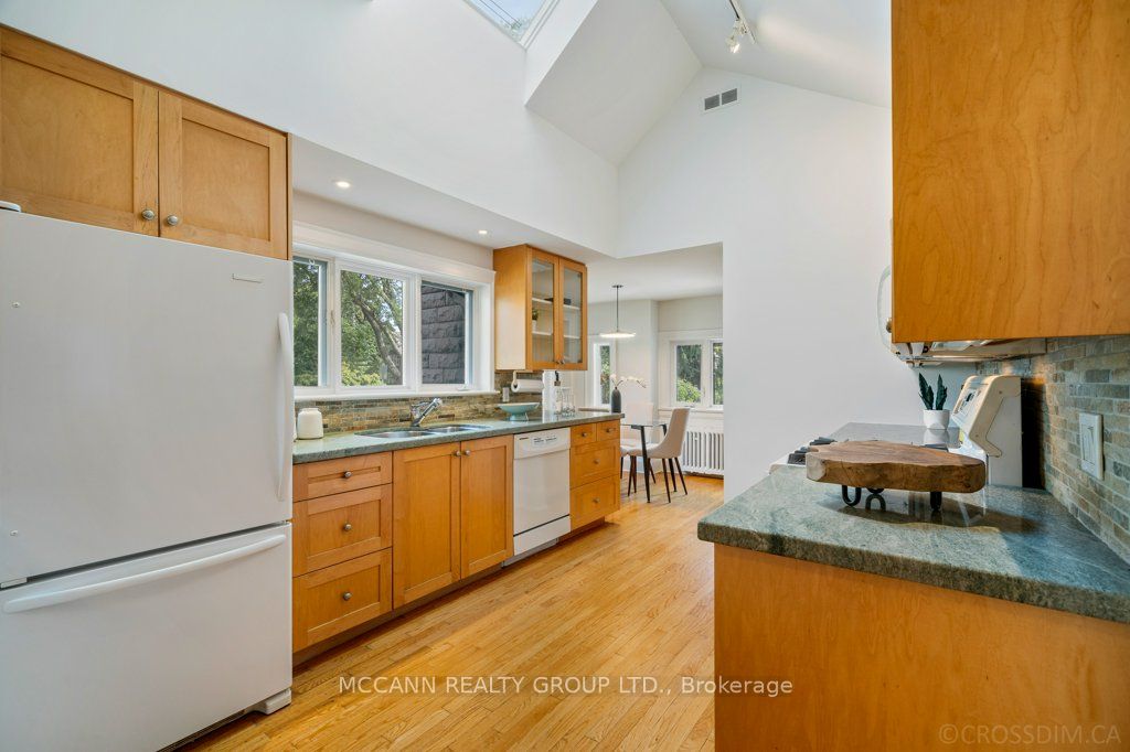 48 Joicey Blvd