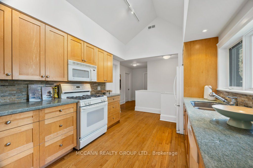 48 Joicey Blvd