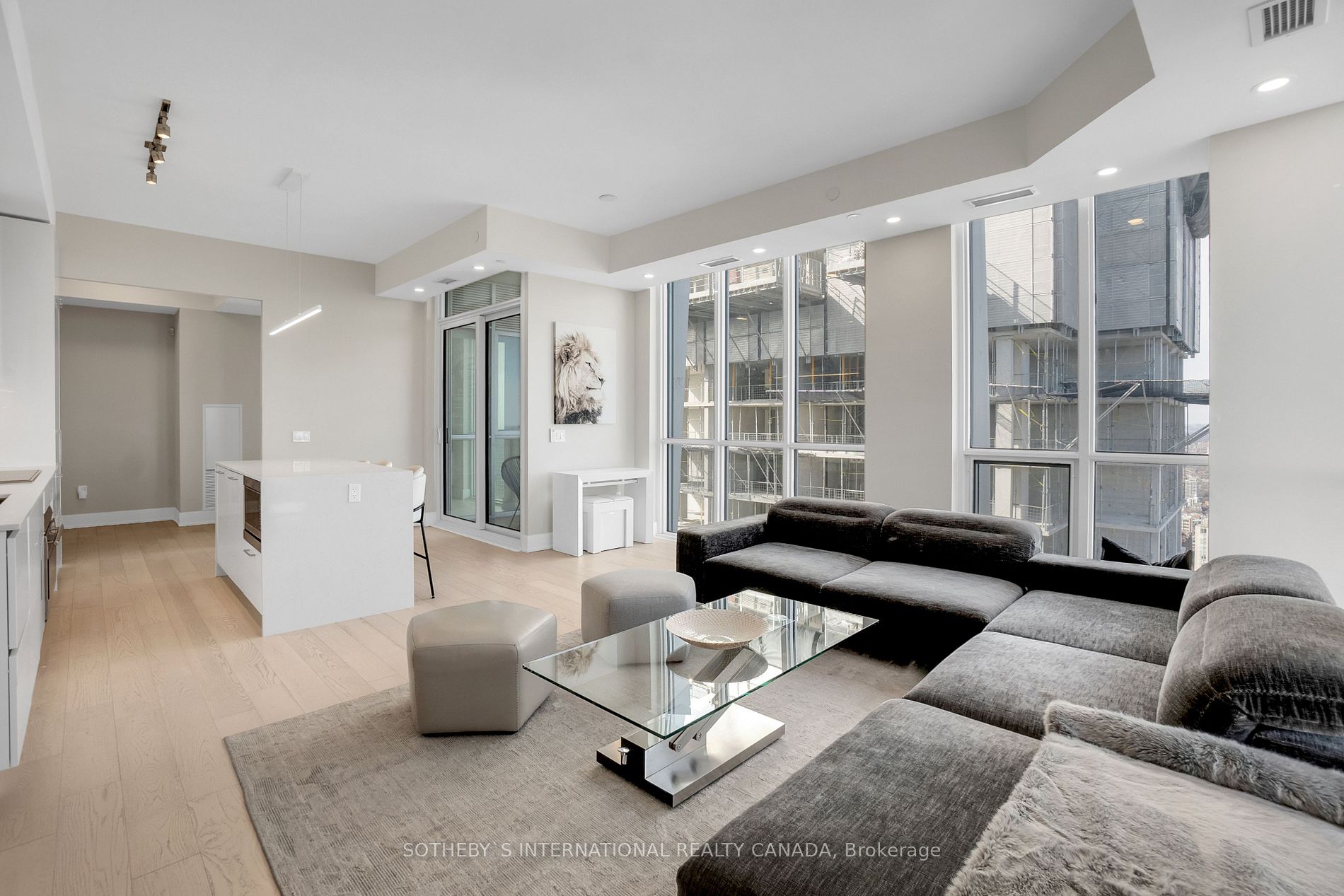 1 Yorkville Ave, #5405