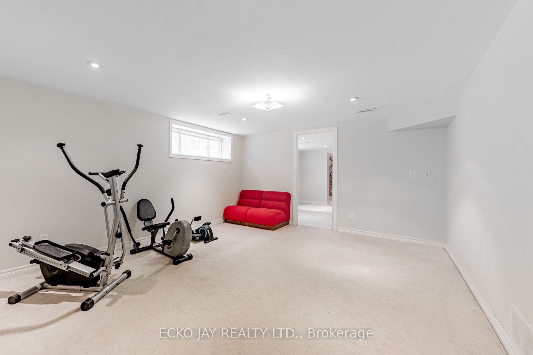 67 Laurentide Dr