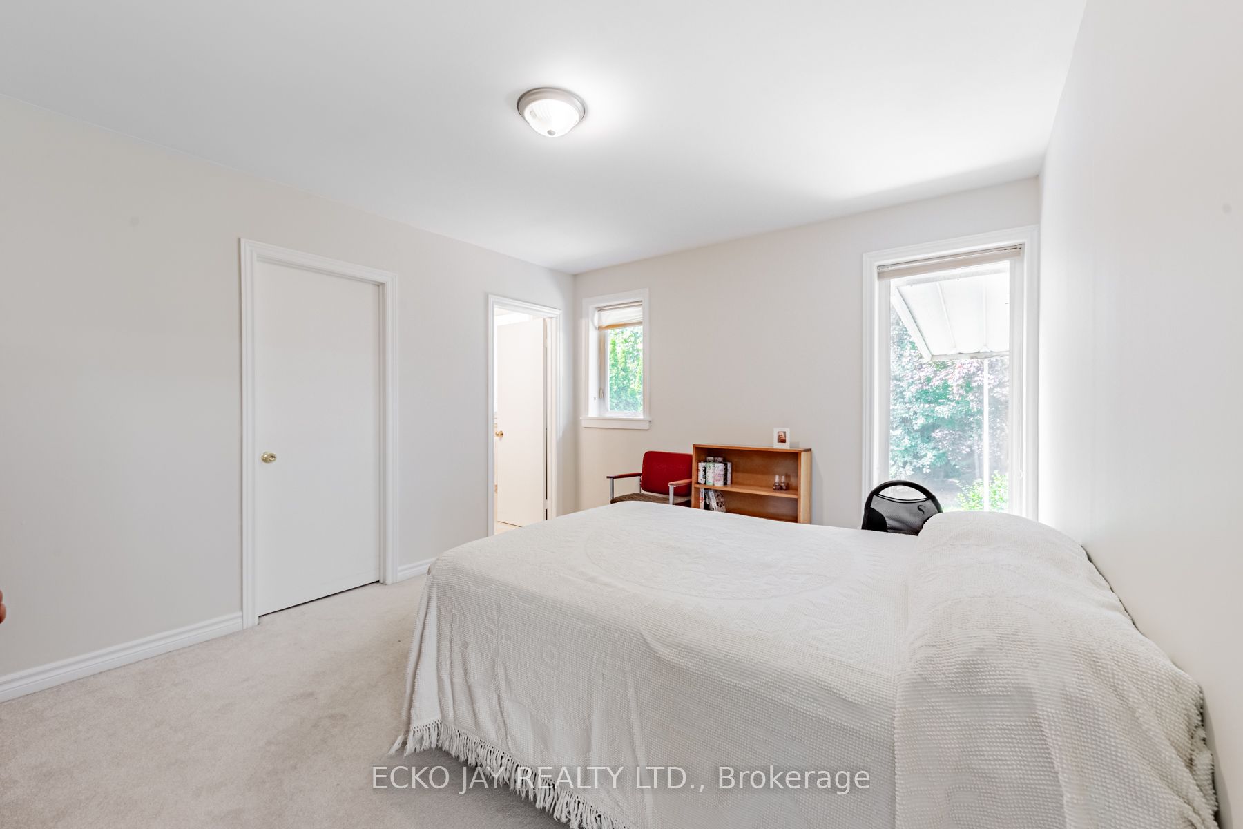 67 Laurentide Dr