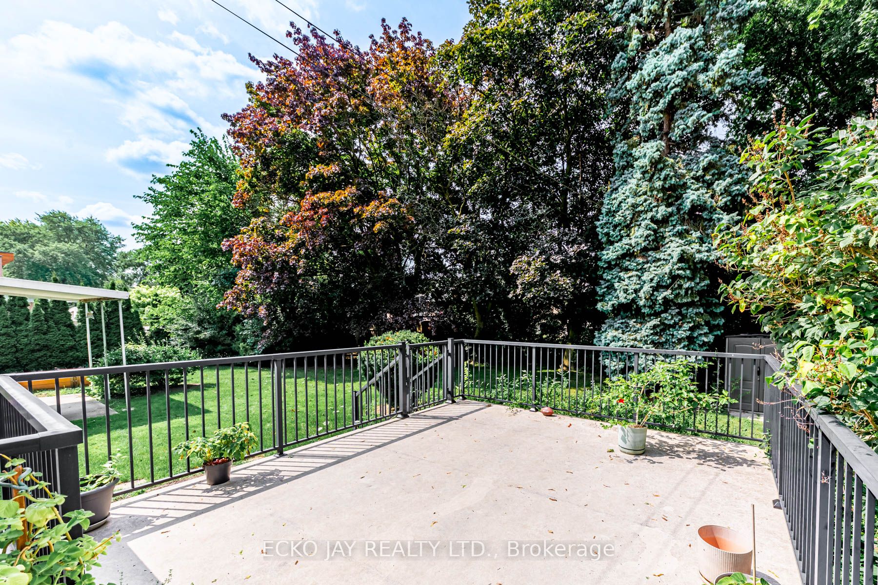 67 Laurentide Dr
