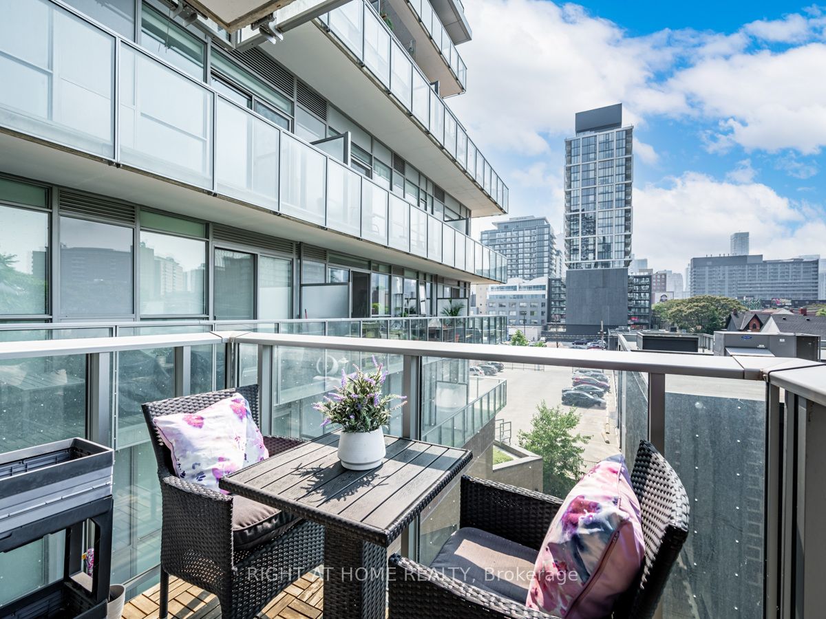120 Parliament St, #405