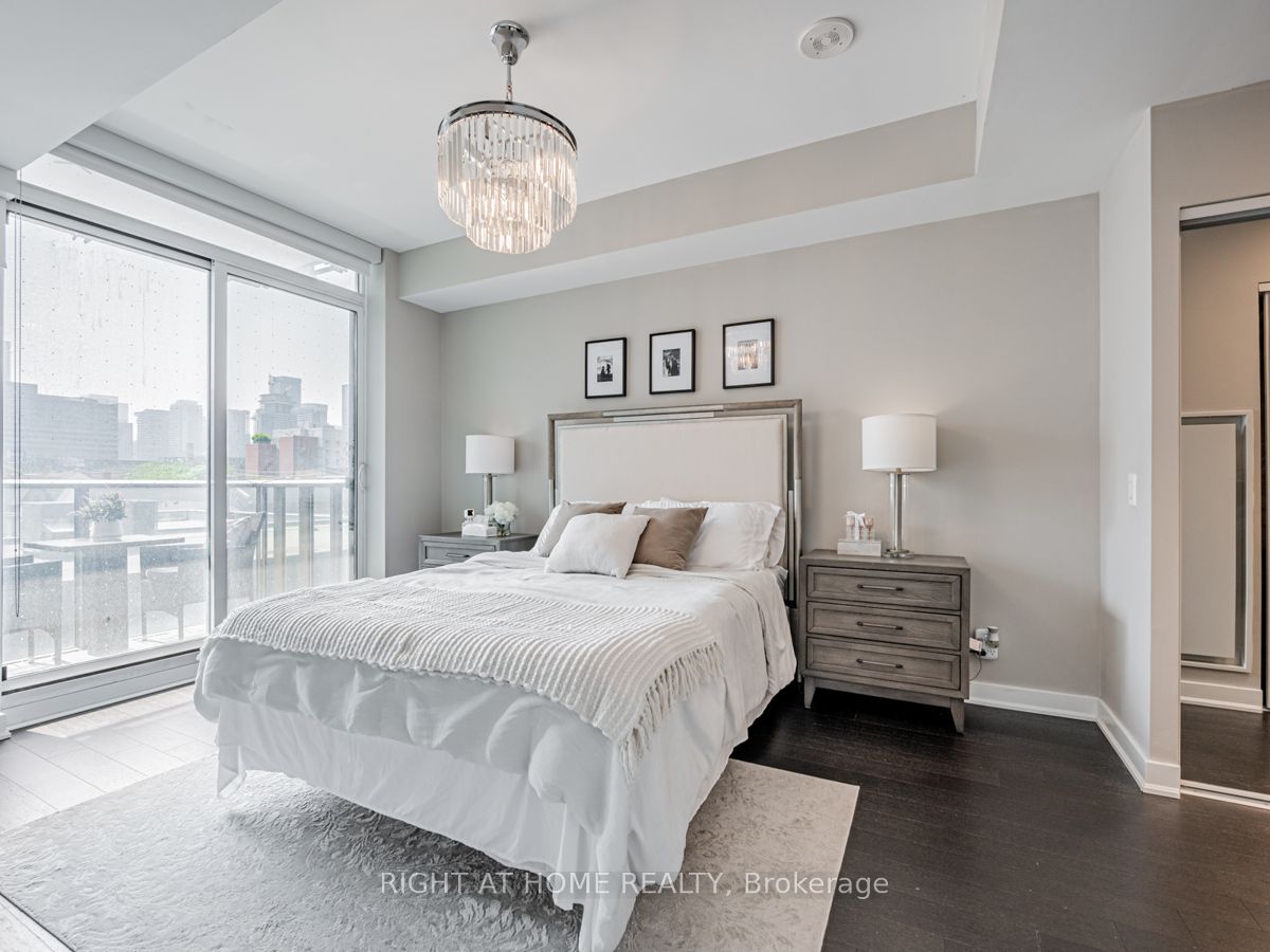 120 Parliament St, #405
