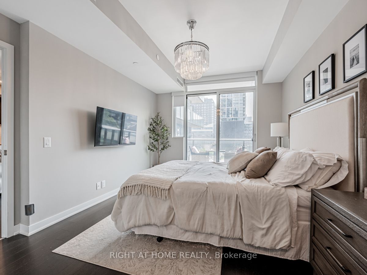 120 Parliament St, #405
