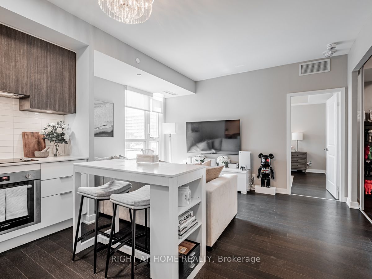 120 Parliament St, #405