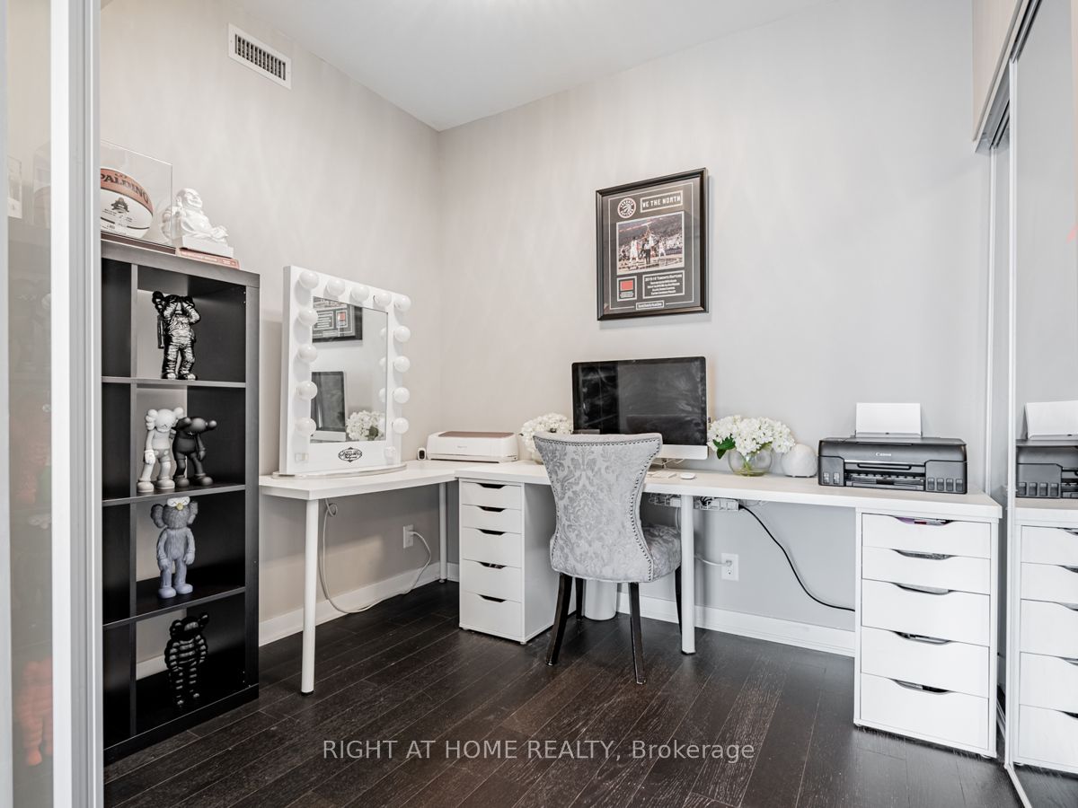 120 Parliament St, #405