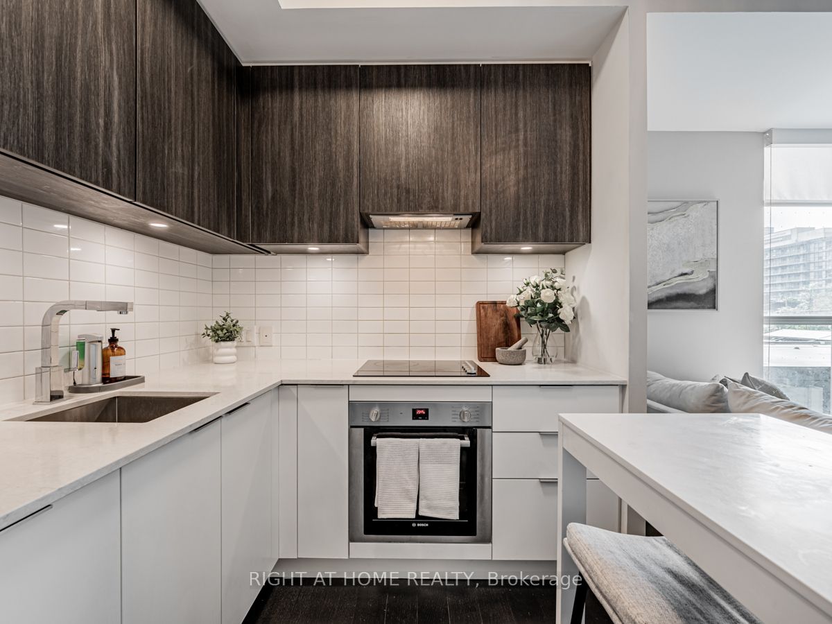 120 Parliament St, #405