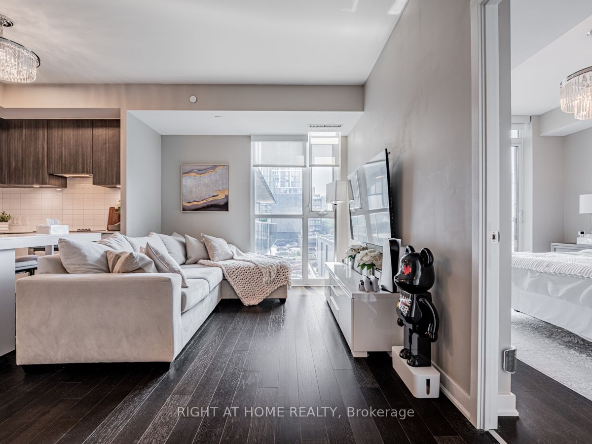 120 Parliament St, #405