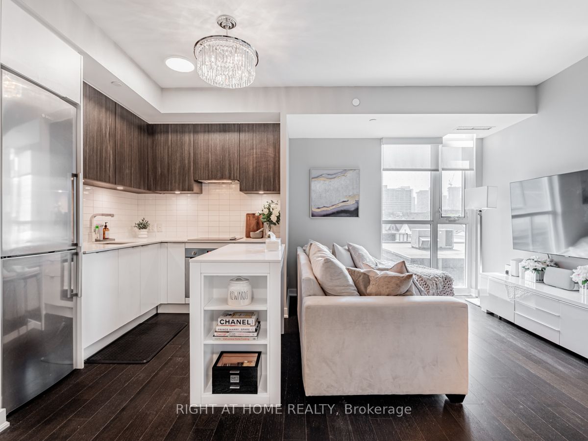 120 Parliament St, #405