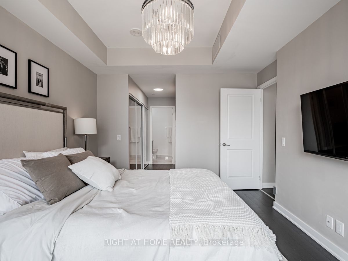 120 Parliament St, #405