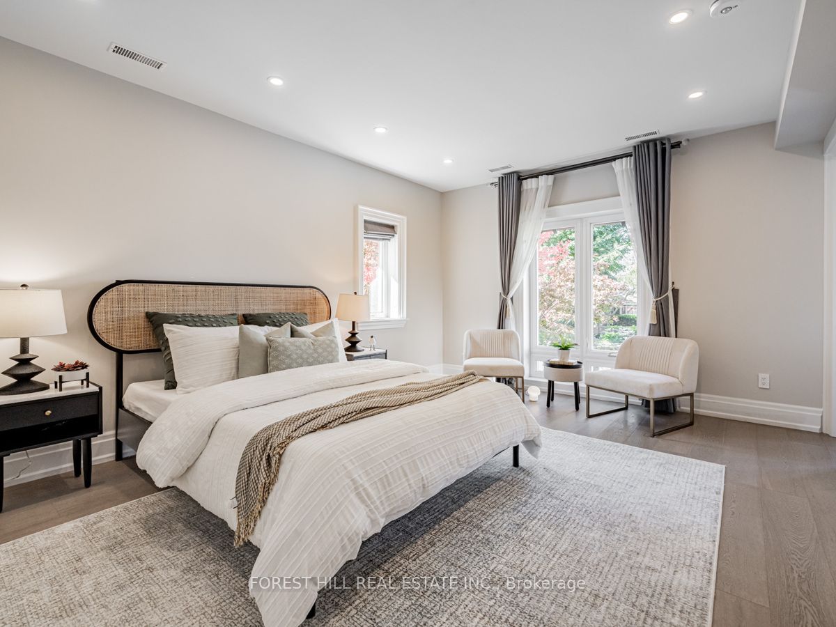 15 Strathallan Blvd