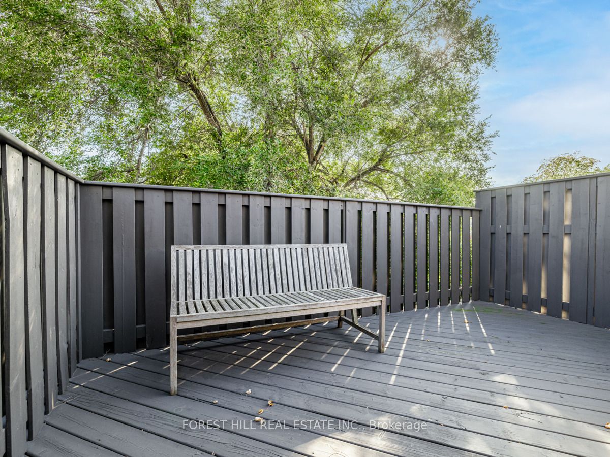 15 Strathallan Blvd