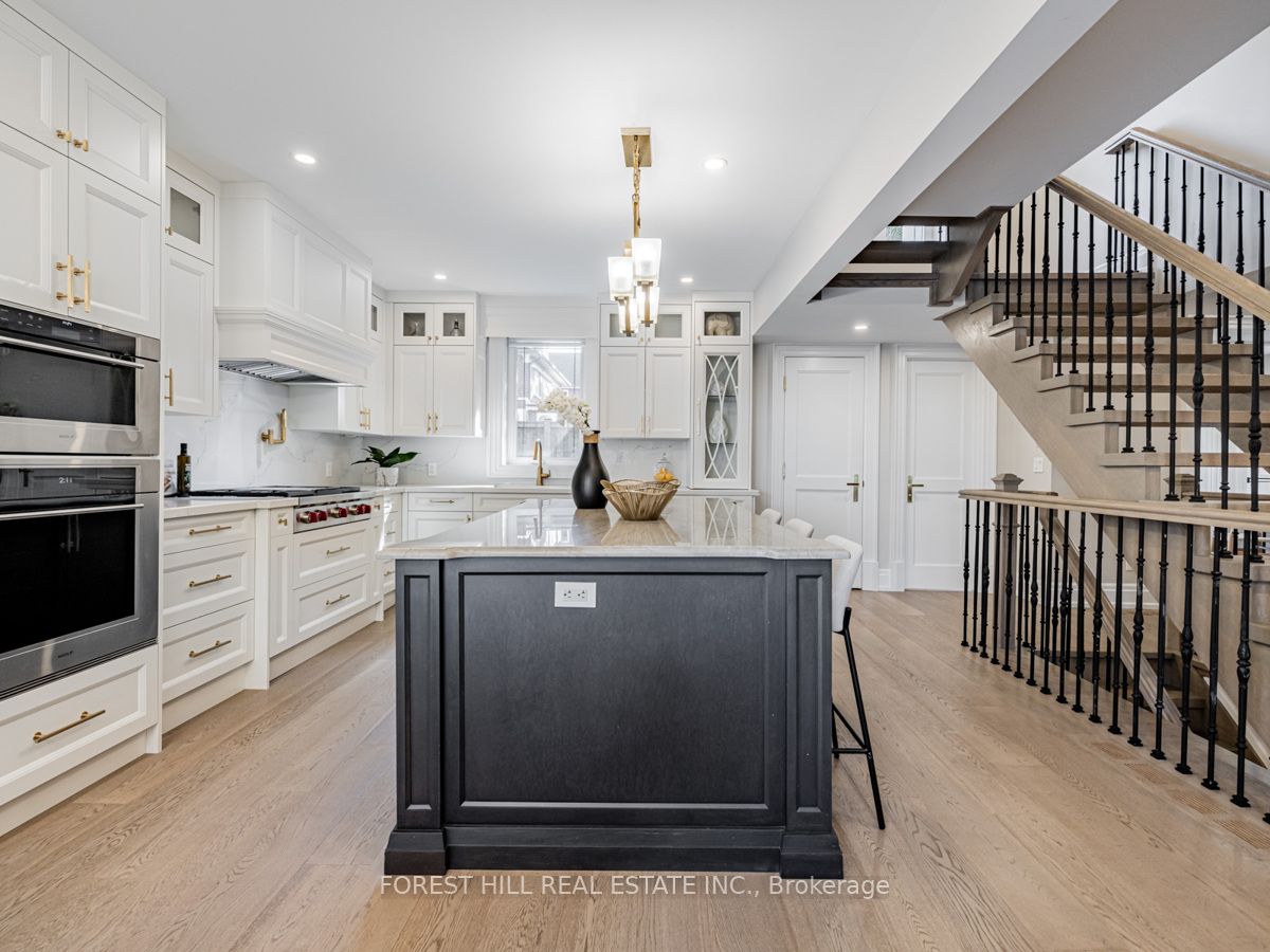 15 Strathallan Blvd